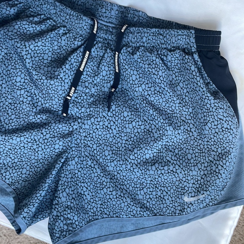Grey Nike shorts - Picture 4 of 10
